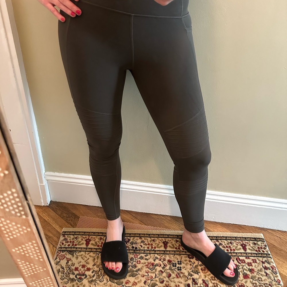 Athleta Inclination moto right size small